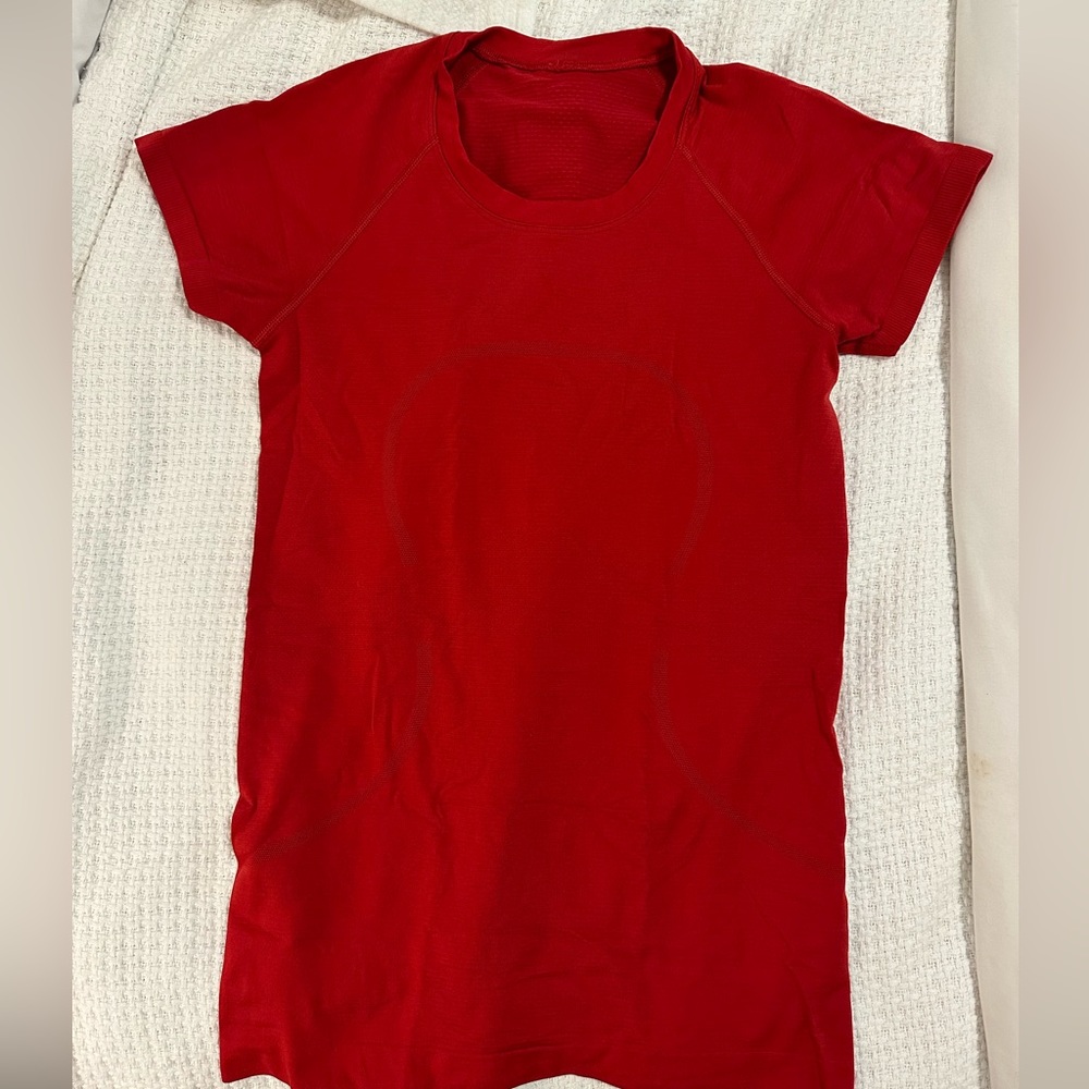 lululemon teeshirt!